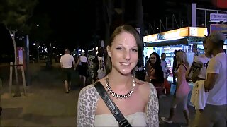Младата жена със сочни цици Алекса Блек продължава да радва путката си със секс бг домашно порно играчки.